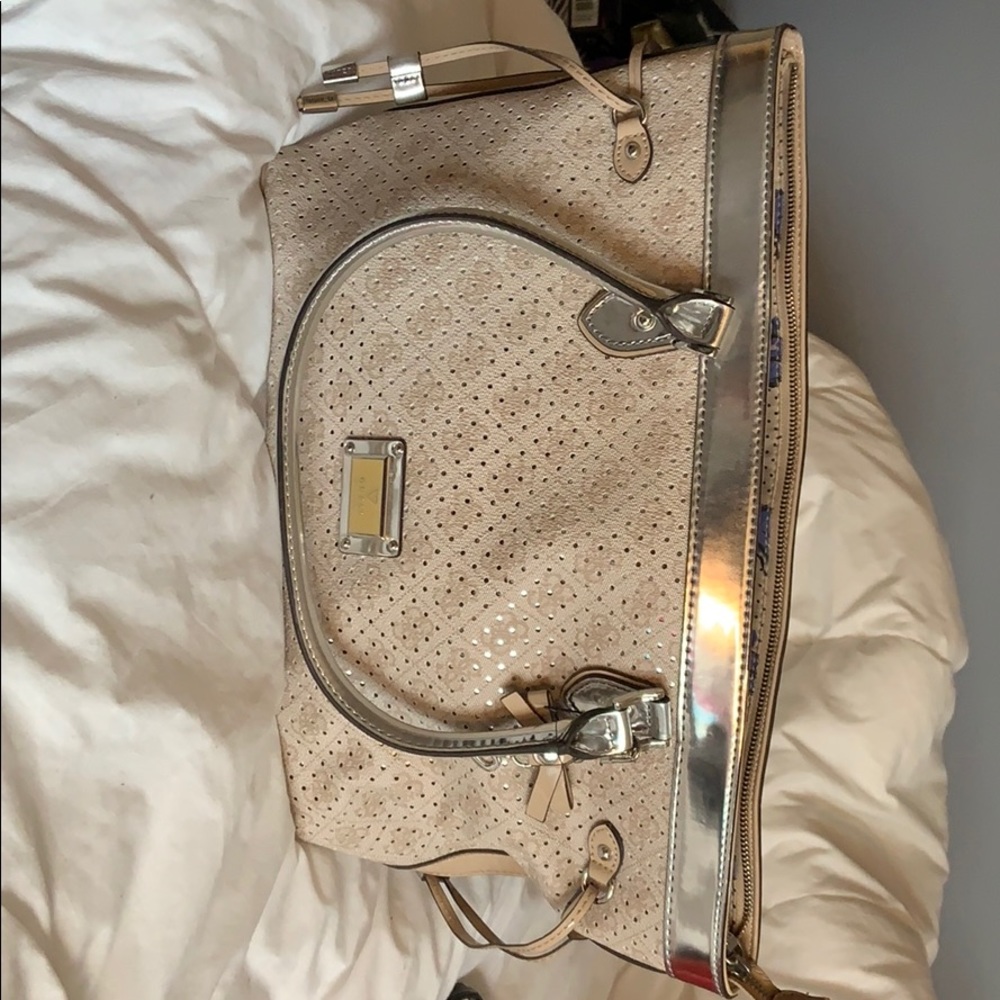 Guess tote